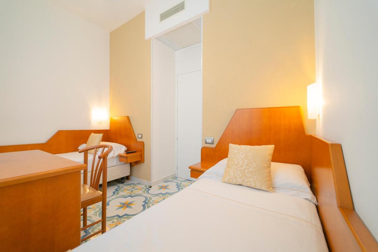 Hotel San Pietro Майори Экстерьер фото