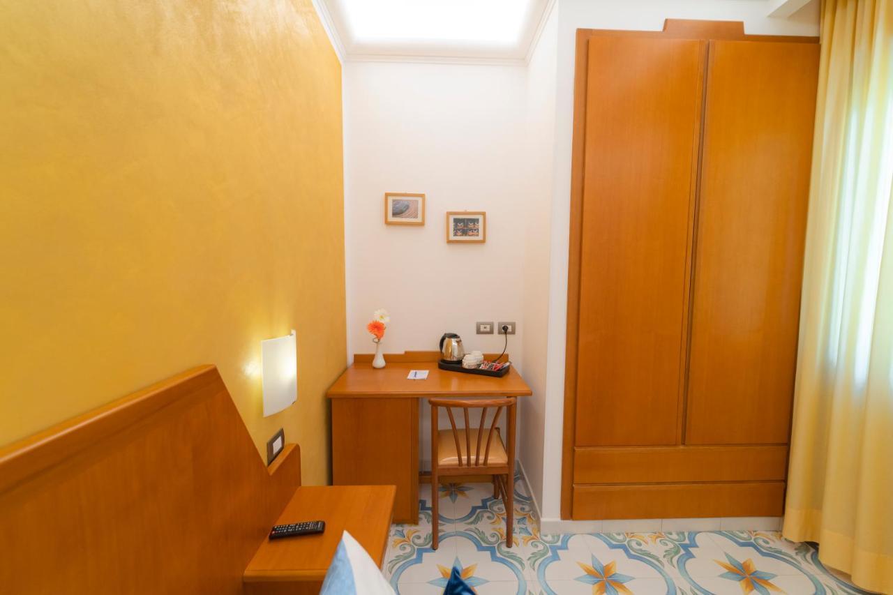 Hotel San Pietro Майори Экстерьер фото