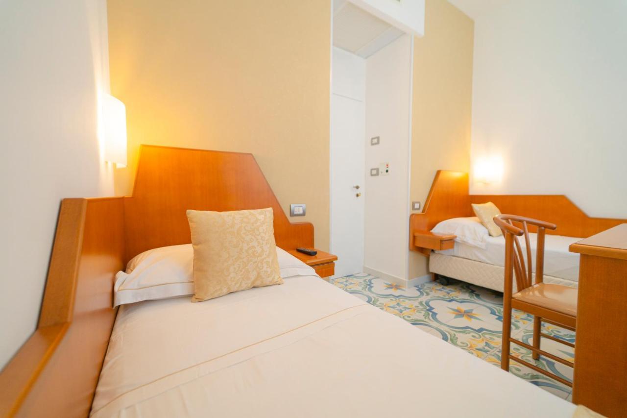 Hotel San Pietro Майори Экстерьер фото