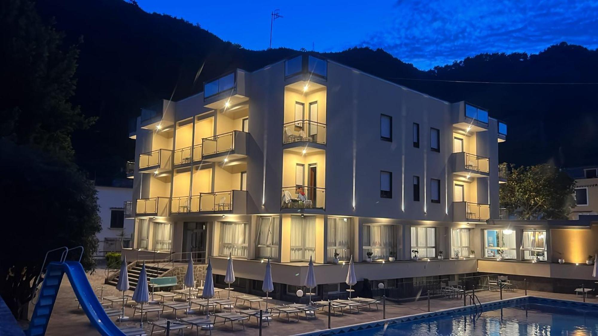Hotel San Pietro Майори Экстерьер фото