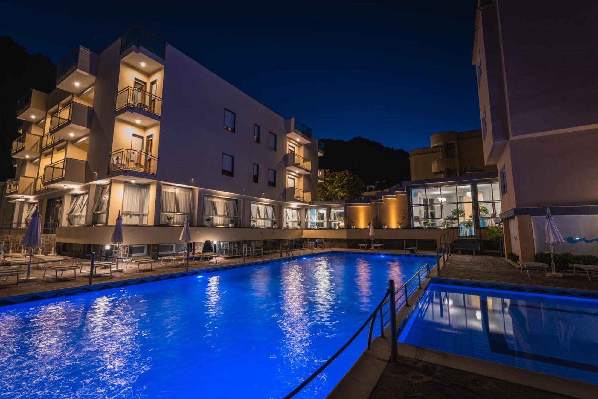 Hotel San Pietro Майори Экстерьер фото